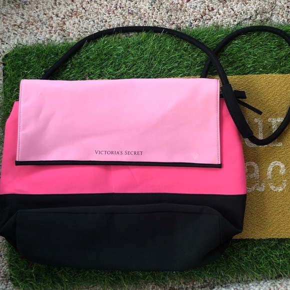 Victoria's Secret Handbags - Victoria’s Secret Insulated Tote